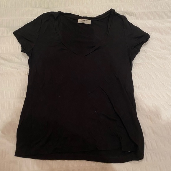 Aritzia v neck tee - Picture 1 of 2